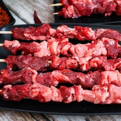 100g大肥牛串新鲜纯牛肉大串户外烧烤食材烤牛肉串商用油炸烤肉串